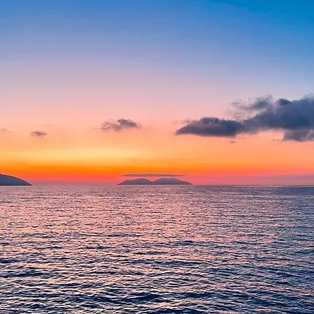 Azure Sea View Escape * فلورا