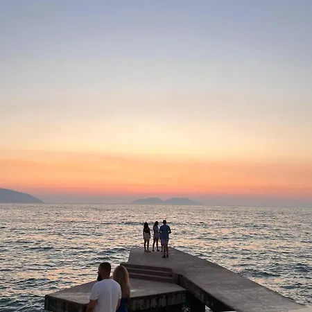 شقة Azure Sea View Escape فلورا
